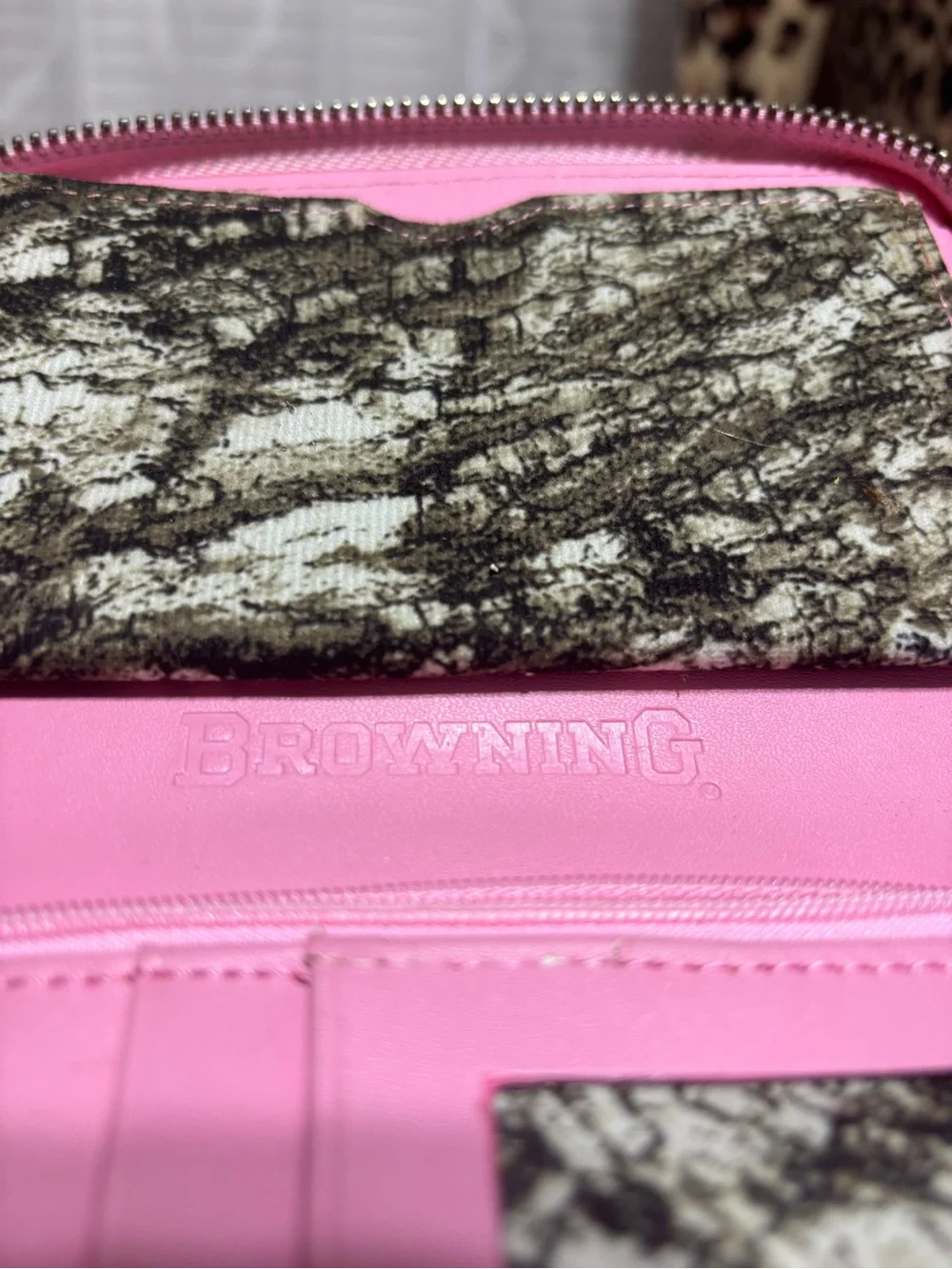 Browning Buckmark Mossy Oak Camo Wristlet Wallet with Pink Accents 6x4 pink trim